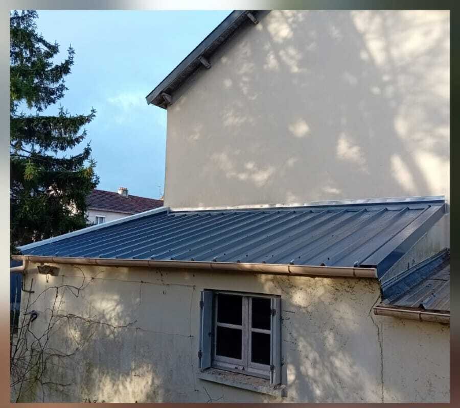 Toiture après démoussage et traitement hydrofuge